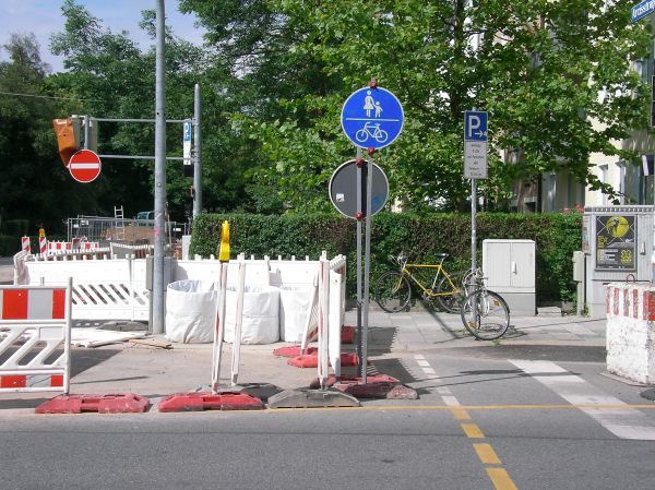 Kreuzung Arcisstraße jetzt mit anderen Schildern | Maxvorstadtblog