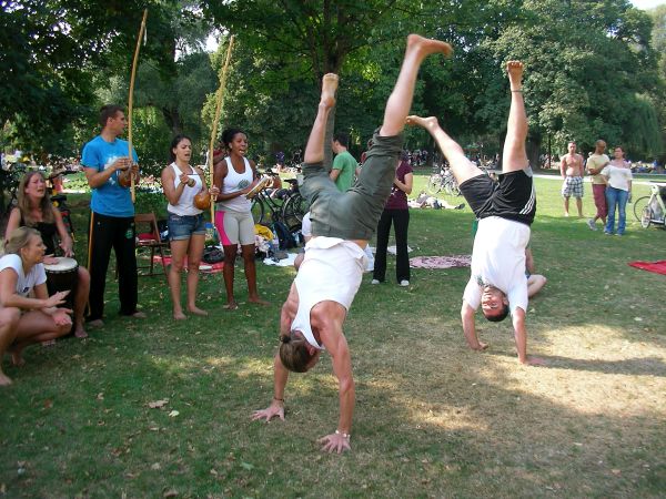 Capoeira mit Handstand