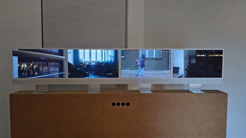 vier Monitore als Symbolfoto für viel Videokunst bei der Jahresausstellung