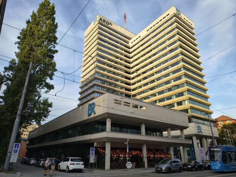 Sockel am BR-Hochhaus an der Arnulfstraße